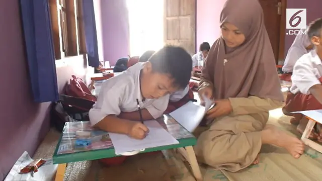 Warga dusun Gelaran , Gunung Kidul  terisolir lantaran jembatan penghubung dusun terputus terbawa arus banjir.
Siswa sekolah dasar Gelaran yang akan mengikuti ujian akhir pun belajar di rumah yang disulap menjadi sekolah darurat.