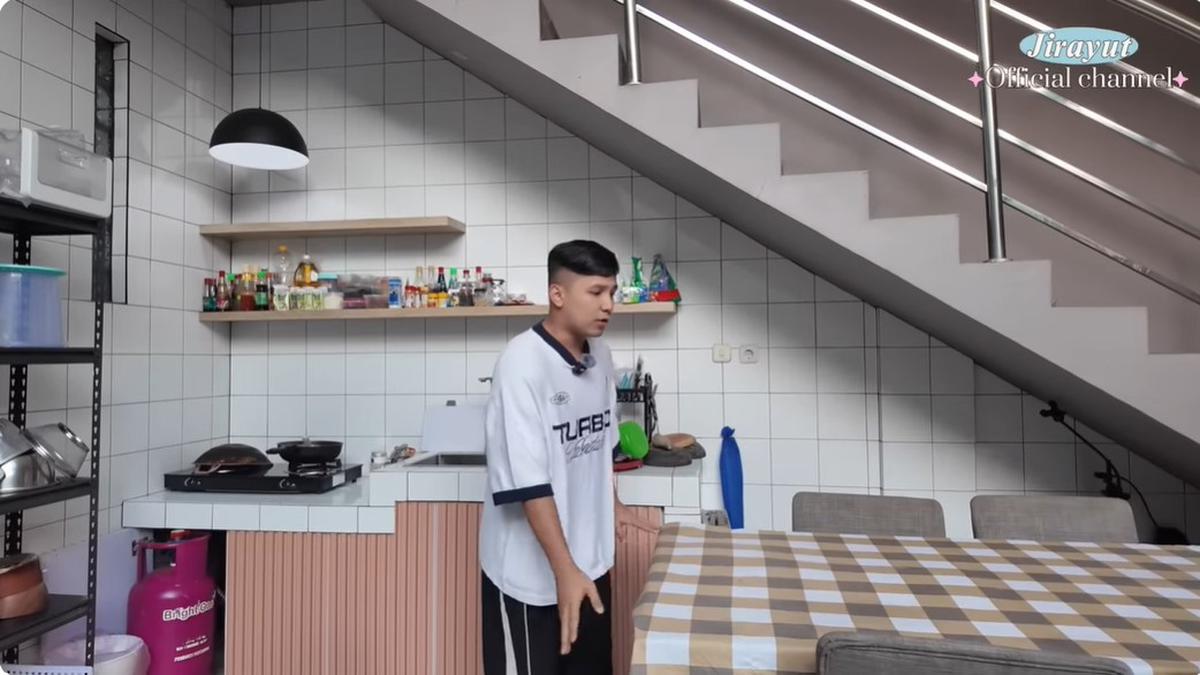 6 Potret Dapur dan Meja Makan Rumah Baru Jirayut, Ada Area Indoor dan Outdoor