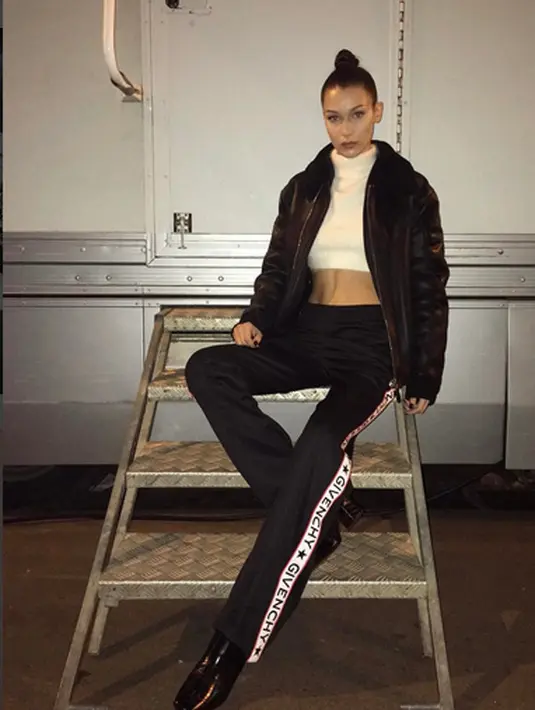 “Aku tak suka yoga. Menurutku yoga adalah menenangkan dan itu sangat luar biasa, tetapi jika aku yang melakukannya, aku akan berusaha dengan keras,” ucapnya. (Instagram/bellahadid)