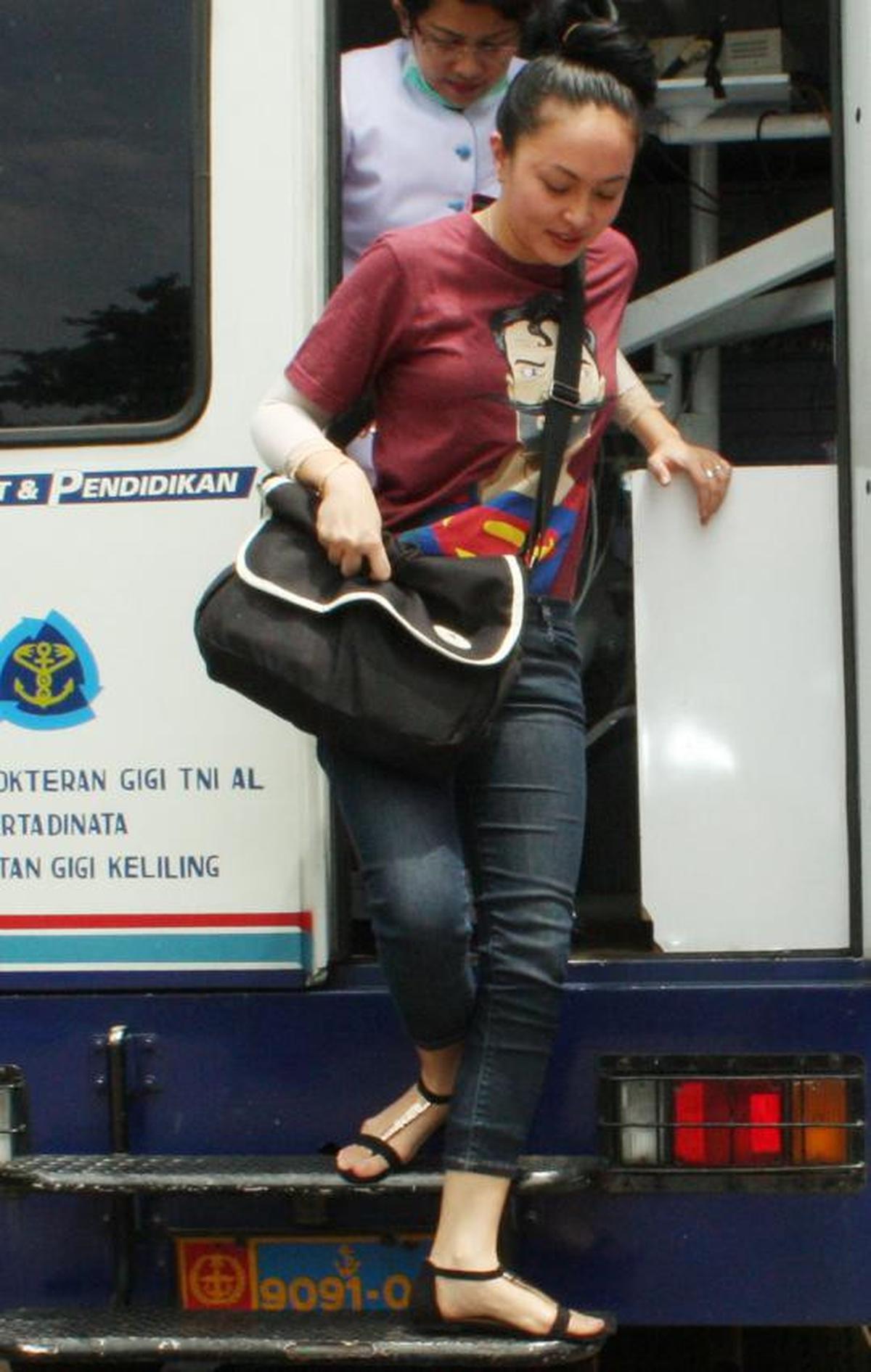 Angie periksa gigi di rutan