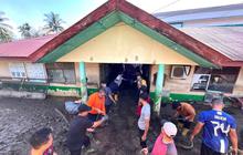 Kemenag Aceh Besar Tangani Banjir Pidie Jaya: ASN Bersihkan Madrasah Terdampak