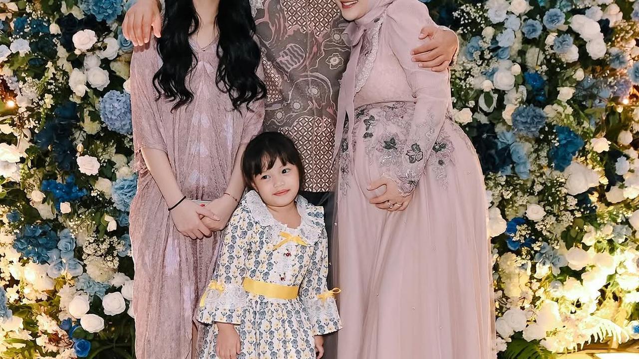 Potret Acara Tasyakuran 7 Bulan Kehamilan Zaskia Gotik, Tampil Cantik dengan Gamis Pink Berpita