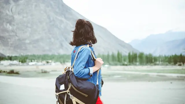 Wajib Diketahui! Ini Tips Aman dan Nyaman Solo Traveling untuk Para Cewek Petualang