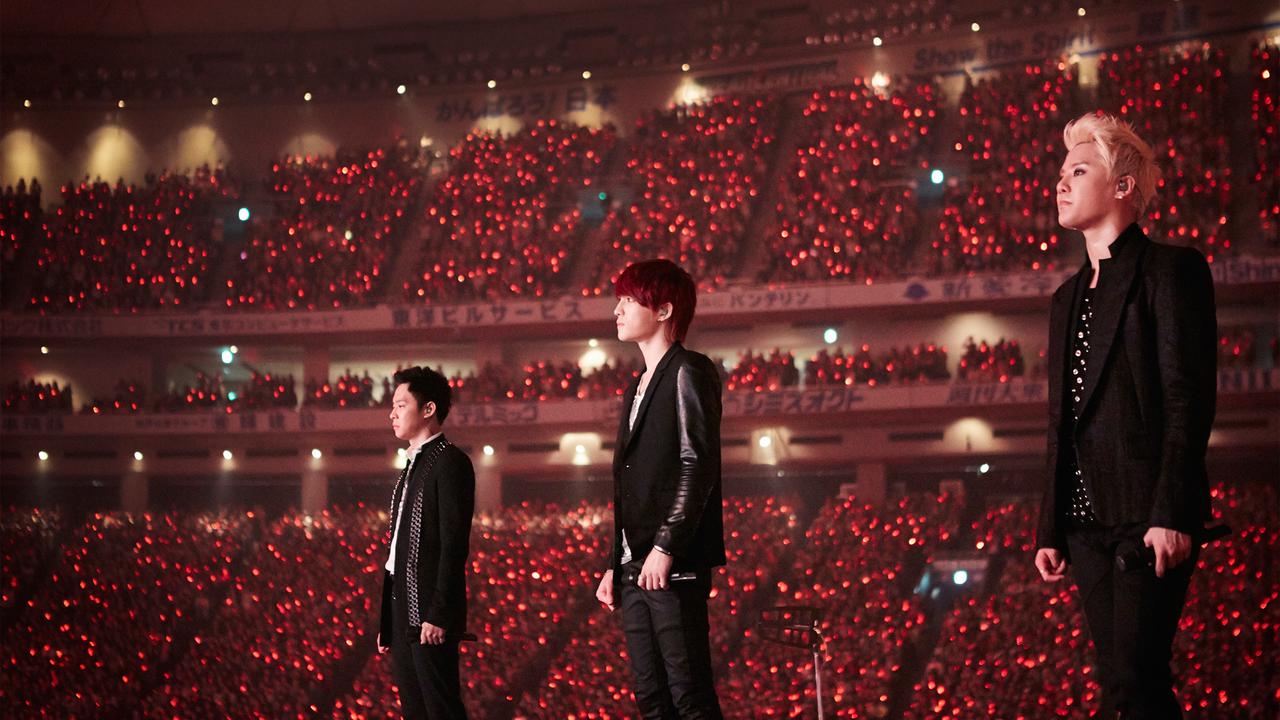 Terharu, JYJ Menangis Saat Bawakan Lagu TVXQ