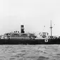 Bagian sisi kanan kapal penumpang Jepang Montevideo Maru, yang tenggelam pada 1942 setelah ditorpedo oleh kapal selam Angkatan Laut AS saat membawa lebih dari 1.000 tahanan. (Australian War Memorial)