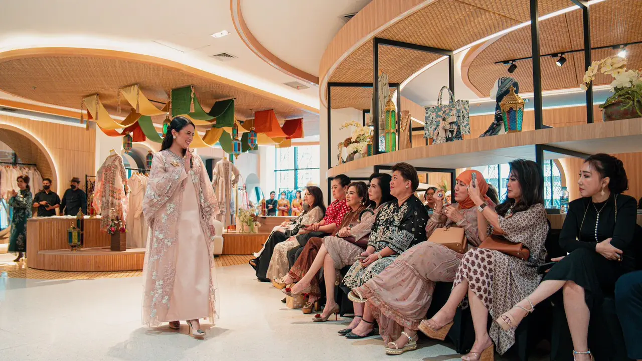 Ilustrasi Sarinah saat menggelar trunk show