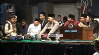 Jaya, jemaah cilik ini berbincang-bincang dengan Gus Iqdam (SS: YT Adara ST)