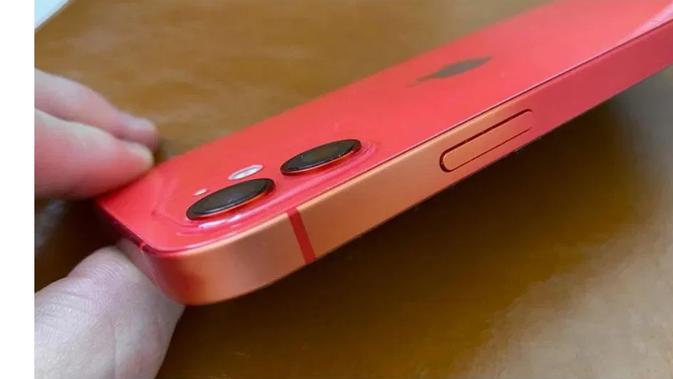 iPhone 12 Product (Red) tampak memudar warnanya (Foto: Ubergizmo)