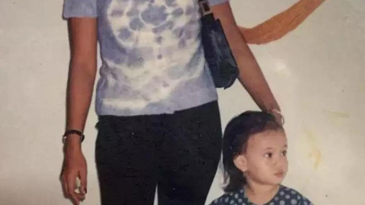 Memiliki wajah bule, rupanya ia memang anak blasteran. Ia merupakan anak dari pasangan Pieter Bölsterli yang berasal dari Swiss dan Titin yang berasal dari Madiun.