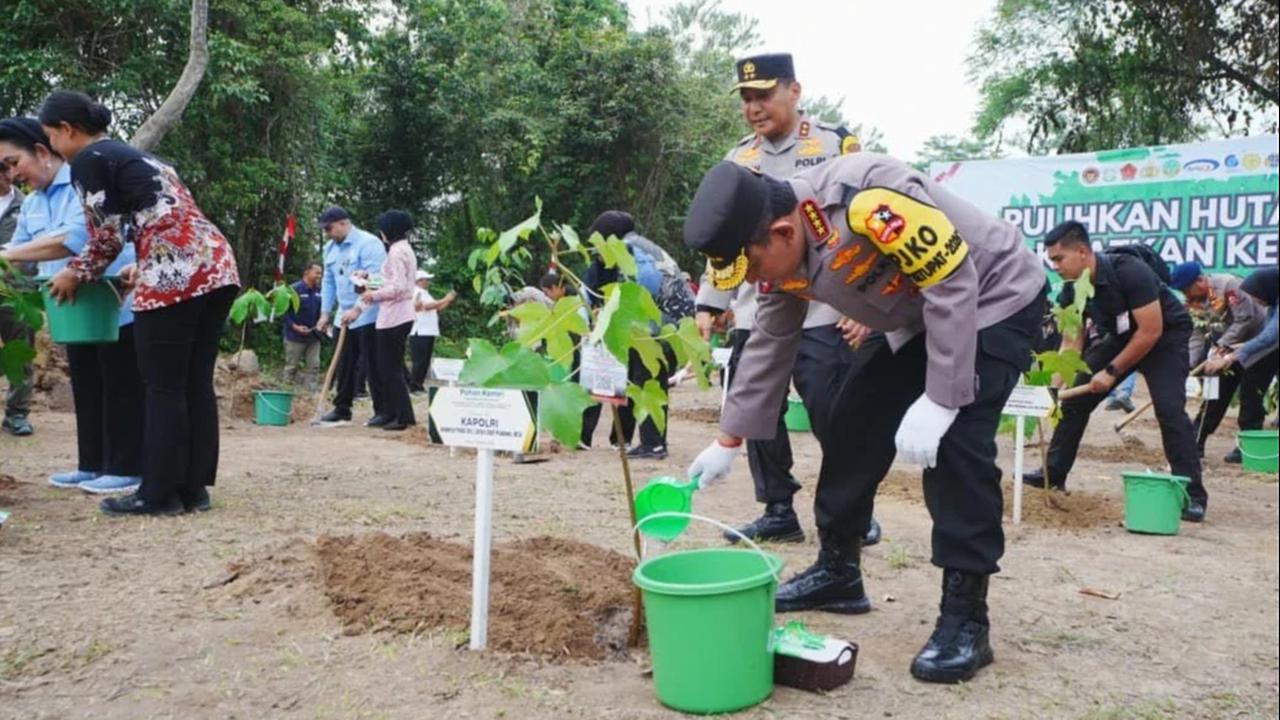 FOTO: Kapolri dan Ketua Komisi IV DPR Tinjau Pemulihan Tesso Nilo untuk Konservasi Gajah