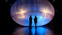 Balon Google Project Loon dipamerkan di Museum Airforce di Christchurch pada 16 Juni 2013. (AFP Photo/Marty Melville)