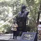 Patung Alfred Russel Wallace (Liputan6.com/Komarudin)