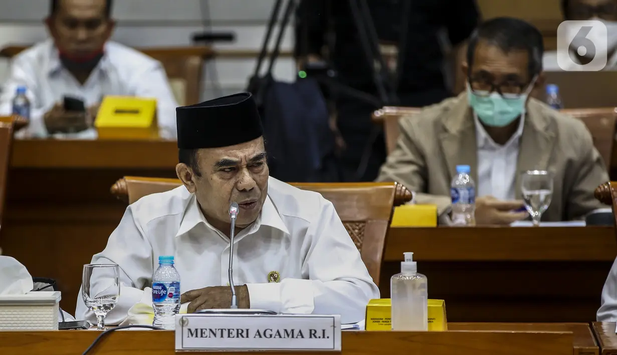 Menteri Agama Fachrul Razi saat Rapat Kerja dengan Komisi VIII DPR di Jakarta, Selasa (8/9/2020). Fachrul Razi menyatakan tidak tahu jika pernyataannya soal radikalisme masuk masjid melalui anak muda yang menguasai bahasa Arab dan good looking akan menjadi konsumsi publik. (Liputan6.com/Johan Tallo)