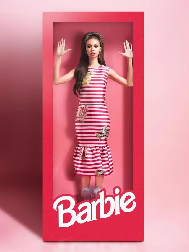 Yuki Kato Cosplay Jadi Barbie