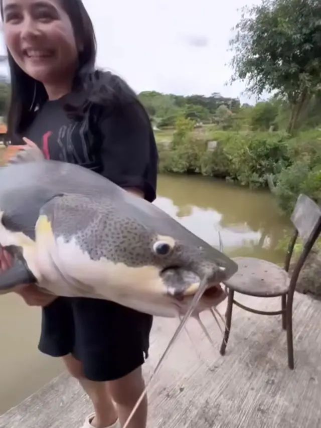 Prilly Latuconsina Mancing