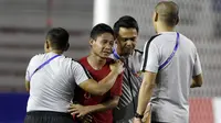 Gelandang Timnas Indonesia U-22, Evan Dimas, menangis setelah memastikan tampil di final SEA Games 2019. (Bola.com/M. Iqbal Ichsan)