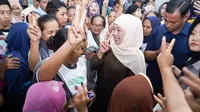 Blusukan ke Pasar Ponorogo, Khofifah Banjir Dukungan dari Pedagang