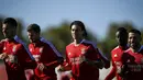 Para pemain Benfica menghadiri sesi latihan jelang duel melawan Barcelona di kamp pelatihan Benfica Campus di Seixal dekat Lisbon, Selasa (28/9/2021). Benfica akan menjamu Barcelona dalam laga fase Grup E Liga Champions pada Kamis dini hari WIB, 30 September mendatang. (PATRICIA DE MELO MOREIRA/AFP)