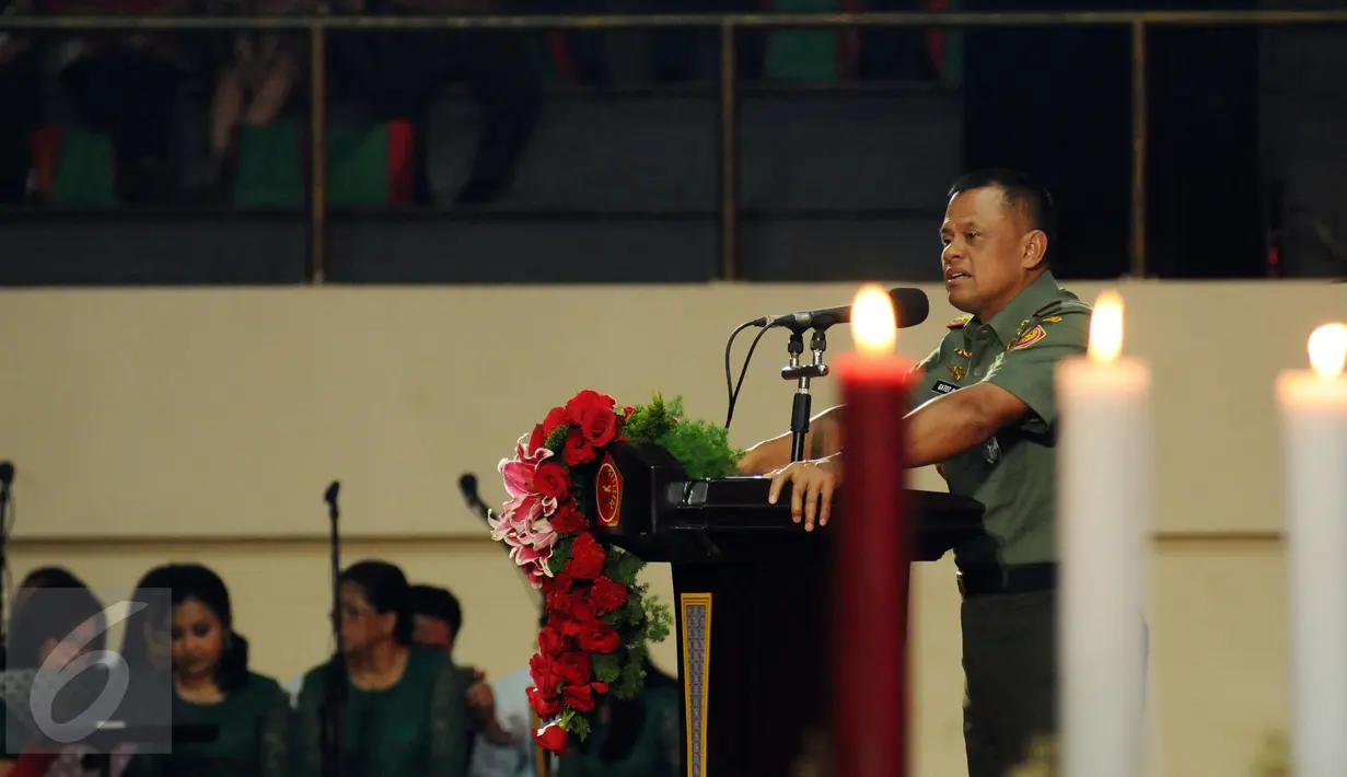 Panglima TNI, Jenderal TNI Gatot Nurmantyo saat memberikan sambutan pada Perayaan Natal Bersama di Mabes TNI, Jakarta, Kamis (7/1/2016). Gatot berpesan, dengan semangat Kasih TNI harus semakin solid demi keutuhan NKRI. (Liputan6.com/Helmi Fithriansyah)