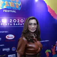 Reza Artamevia saat hadir dalam jumpa pers konser musik bertajuk Festival Berdendang Bergoyang 2020 di kawasan Kebayoran Baru, Jakarta Selatan, Kamis (9/1/2020).  (Daniel Kampua/Fimela.com)