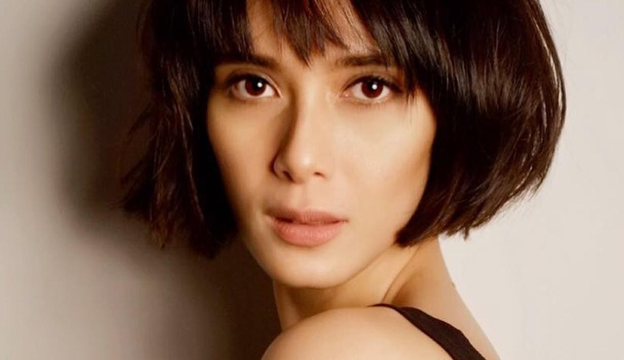 Sebagai seorang model, istri dari Fachri Albar ini pun kerap mengubah gaya rambut. Dengan gaya rambut pendek, Renata Kusmanto nampak lebih fresh dan awet muda. (Liputan6.com/IG/@renata711)