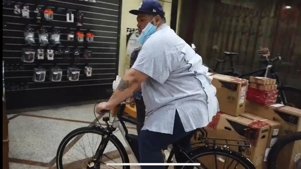 Ivan Gunawan beli sepeda (YouTube/ Ivan Gunawan)