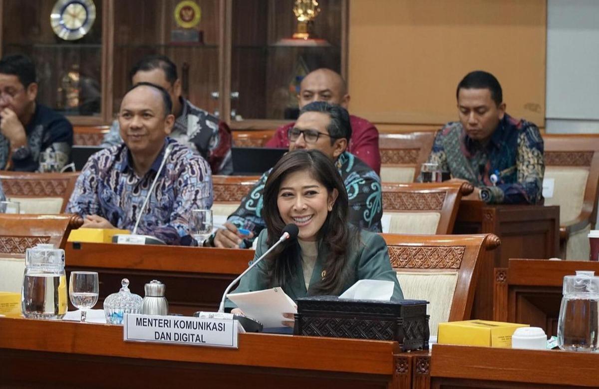 Penampilan Cantik Menteri Meutya