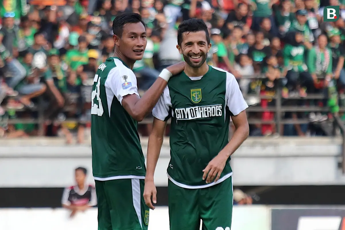 Hansamu Yama dan Manuchekhr Dzhalilov Persebaya