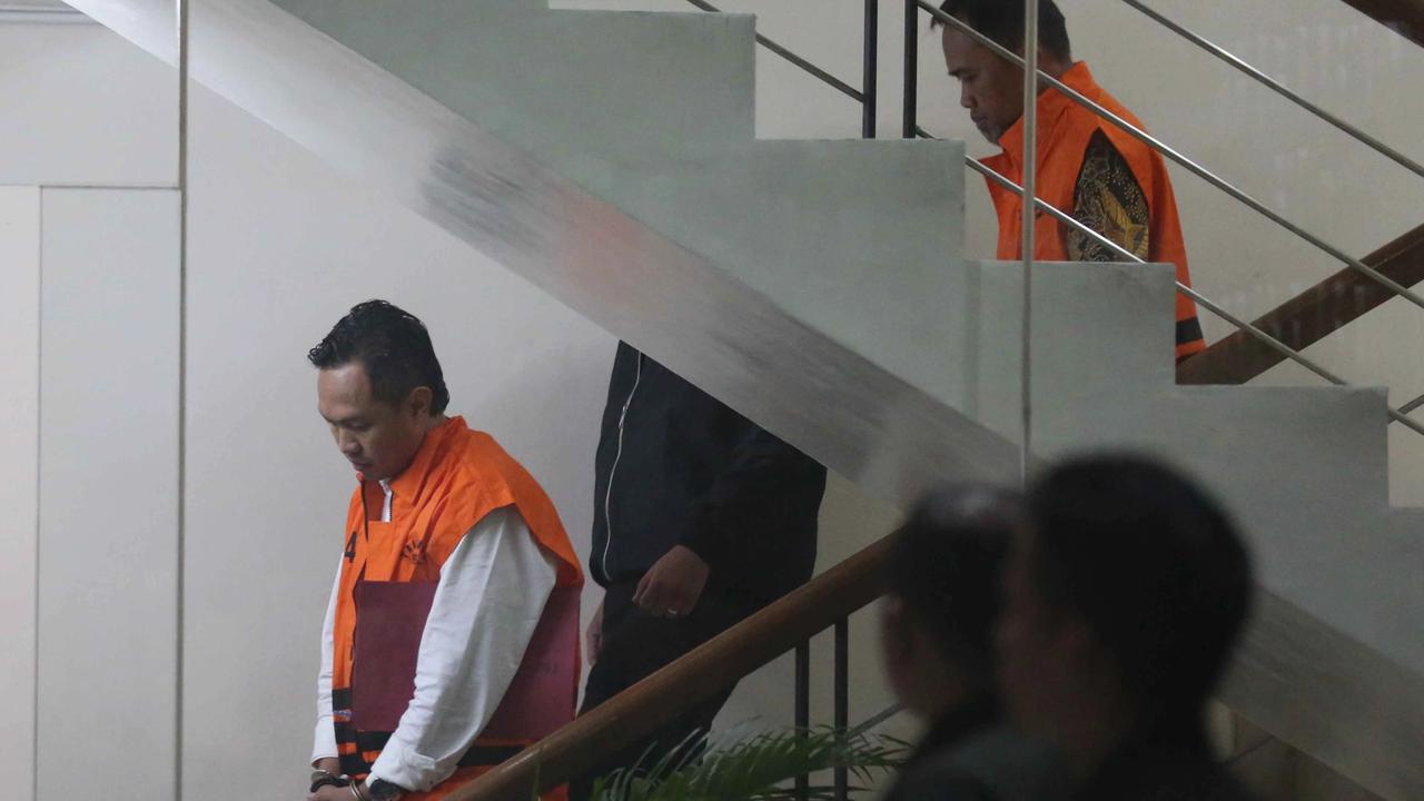 FOTO: Bupati dan Sekda Cilacap Ditahan KPK Usai Operasi Tangkap Tangan
