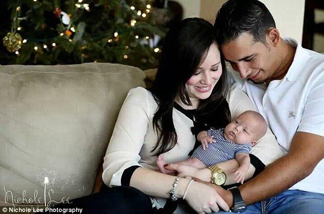 Bayi Sebastian memang lahir prematur dan punya masalah pernafasan. Sang bibi tak bisa membiarkan terjadi sesuatu padanya, karena ia telah diberi kepercayaan | Photo copyright Dailymail.co.uk