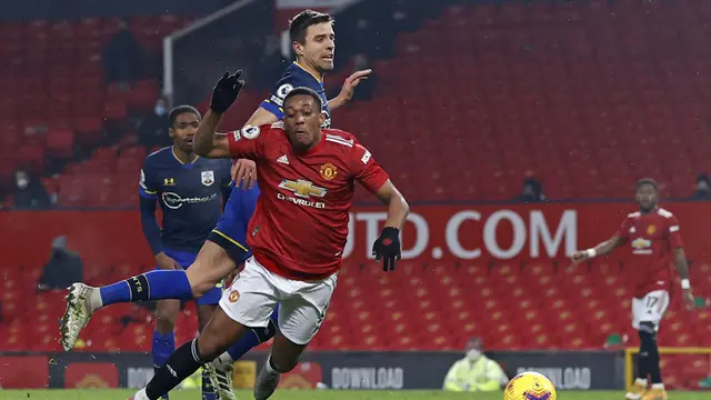 FOTO: Blunder Back to Back Wasit Mike Dean dan Blunder Lainnya di Premier League.