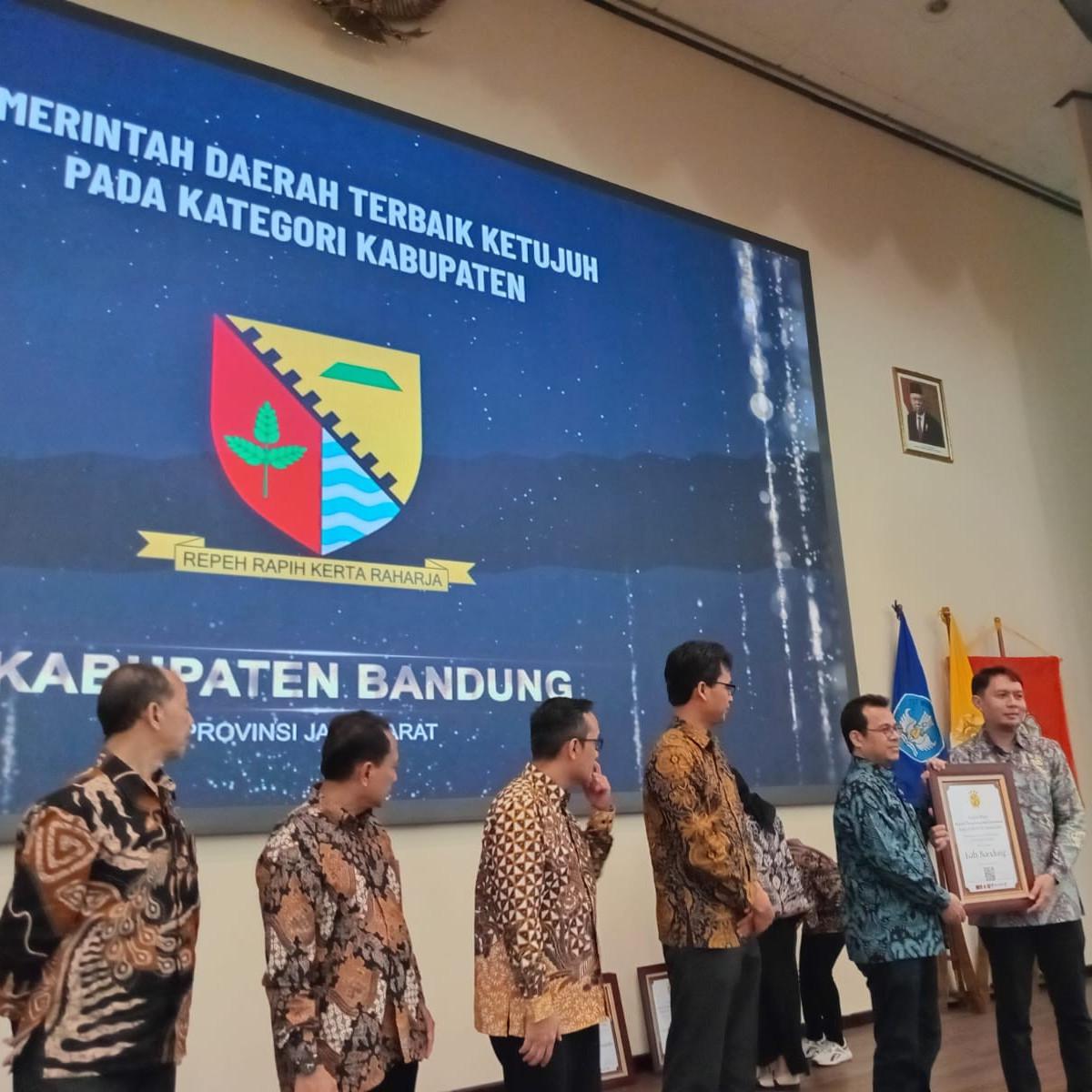 Pemkab Bandung Raih Penghargaan Pemerintah Daerah Terbaik