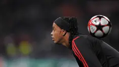 Ronaldinho memulai karir sebagai pemain sepak bola profesional pada tahun 1998-2001 dengan klub Gremio. (AFP/Giuseppe Cacace)