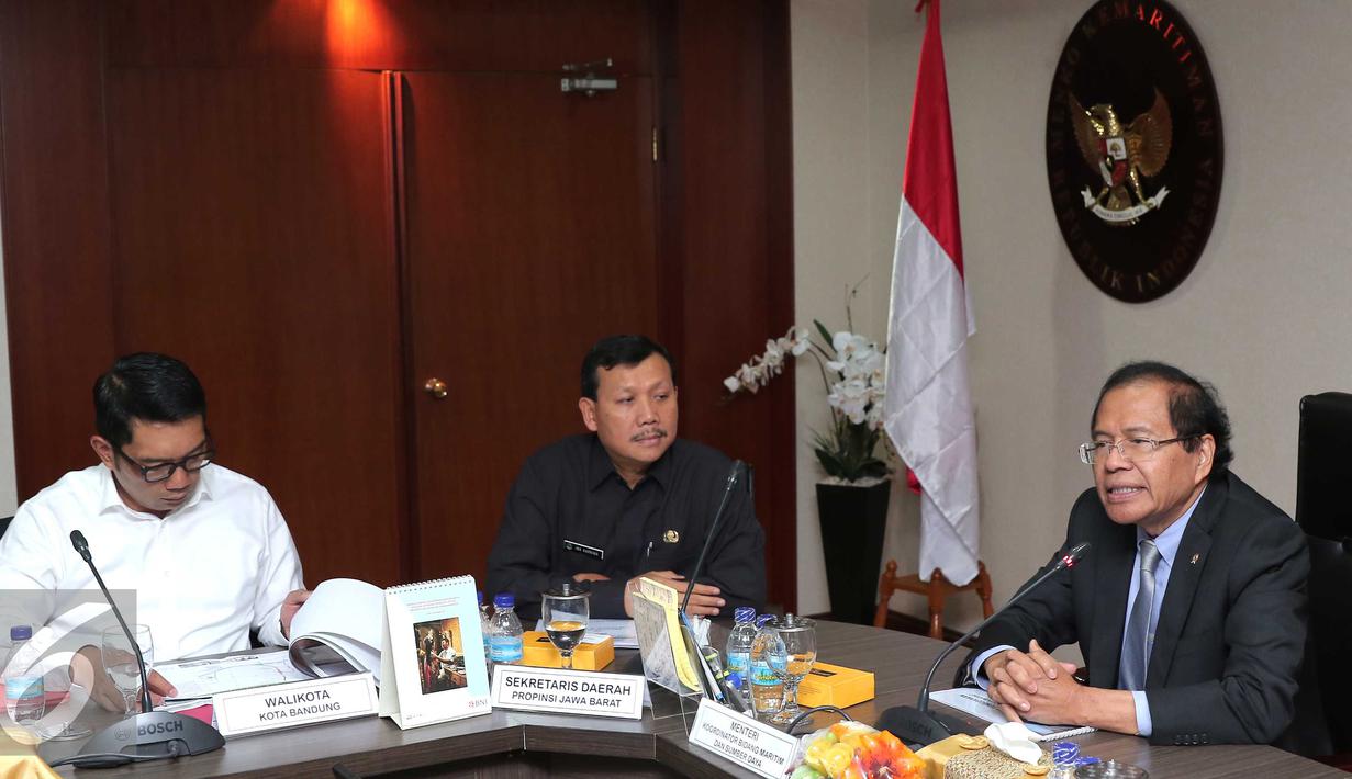 Suasana rapat persiapan pembuatan jalan tol kota bandung di Jakarta, Selasa (24/11). Rapat membahas pembuatan tol dalam Kota Bandung untuk mengurangi kemacetan di kota tersebut. (Liputan6.com/Angga Yuniar)