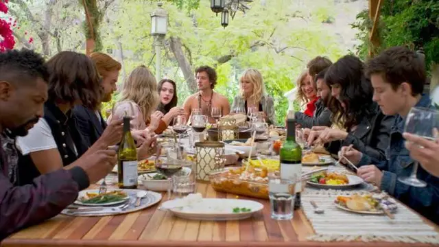 Adegan film Friendsgiving. (Foto: Dok. Red Hour Films/ IMDb)