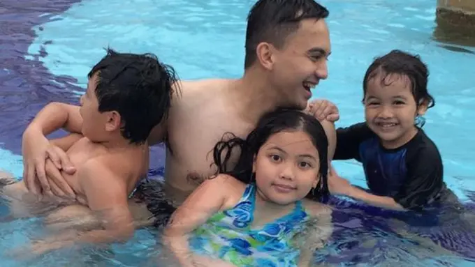 Sahrul Gunawan dan ketiga anaknya