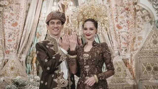 Enzy Storia menikah dengan Molen Kasetra