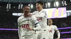 Tottenham Hotspur kembali ke posisi empat besar klasemen sementara Premier League 2023/2024 berkat kemenangan 3-1 atas tamunya Nottingham Forest pada laga pekan ke-32 di Tottenham Hotspur Stadium, London, Senin (8/4/2024) dini hari WIB. Tiga gol The Lilywhites dihasilkan oleh gol bunuh diri bek Nottingham Forest, Murillo (15') ditambah dua gol dari bek mereka, Micky van de Ven (52') dan Pedro Porro (58'). Sementara satu-satunya gol tim tamu dicetak Chris Wood pada menit ke-27. (AP Photo/Ian Walton)