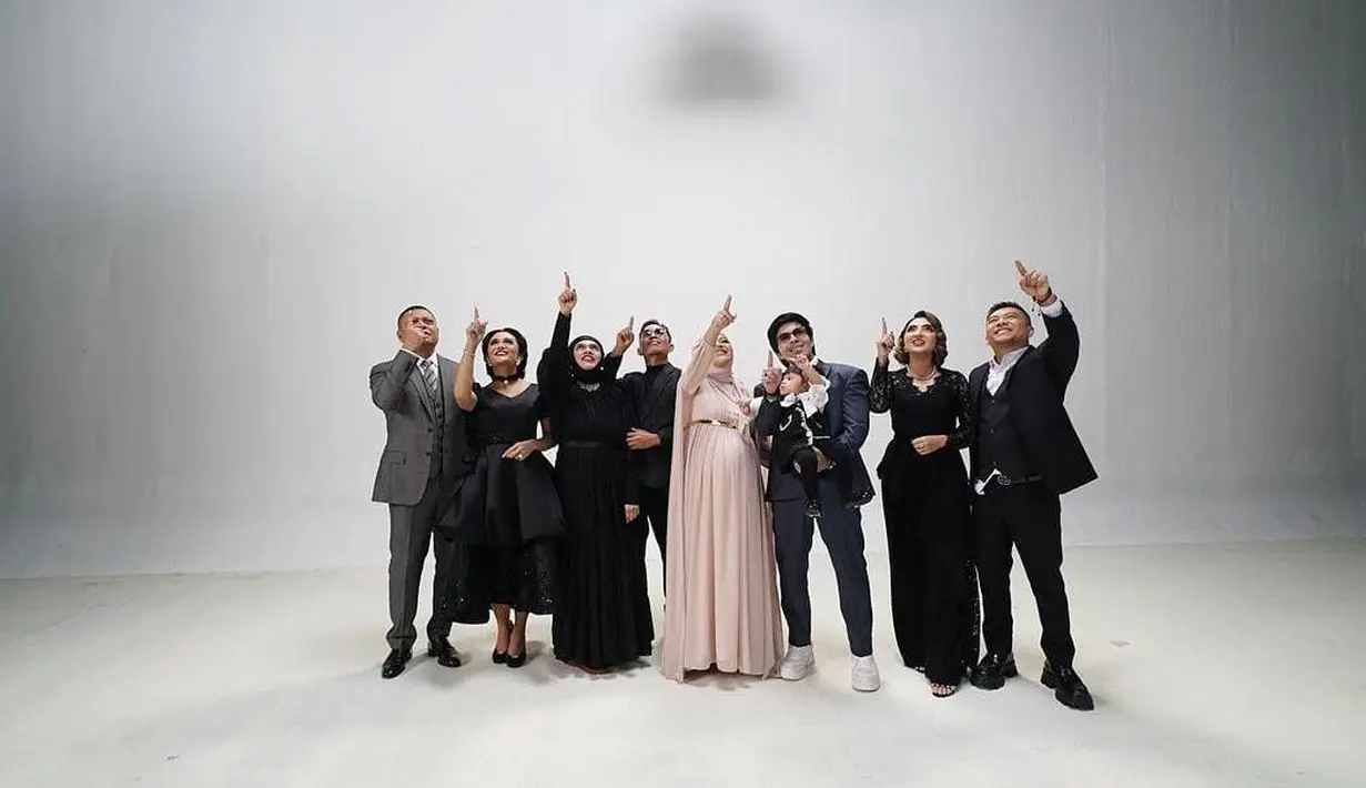 Aurel Hermansyah saat ini sedang mengandung anak keduanya. Diperkirakan, sang bayi lahir pada November 2024 mendatang