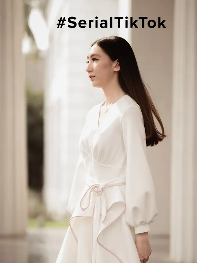 Diary Fimela: Dari TikTok, Christie Basil Menginspirasi Pasangan Temukan Busana Pengantin Idaman