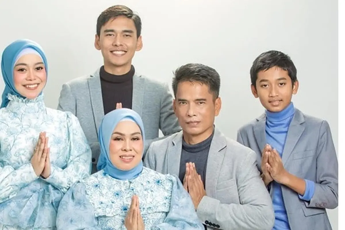 6 Gaya Pemotretan Lesty Kejora dan Keluarga, Penuh Kehangatan