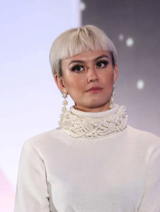 Ditemui di kawasan Kuningan, Jakarta Selatan, saat peluncuran aplikasi tersebut, Agnes mengatakan bahwa ia sangat memahami mana fans yang sebenarnya dan bukan. Ia pun selalu memperhatikan apa yang diunggahnya ke media sosial. (Nurwahyunan/Bintang.com)