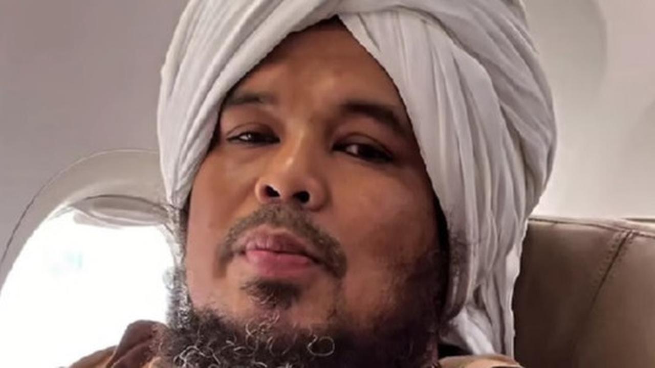 Profil Ustaz Derry Sulaiman, Ulama Pembimbing dr Richard Lee dan Bobon Santoso Mualaf: Waktu Muda Sempat Jadi Gitaris Band Metal