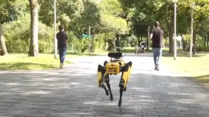 Singapura Kini Punya Anjing Robot yang Paksa Orang Jaga Jarak