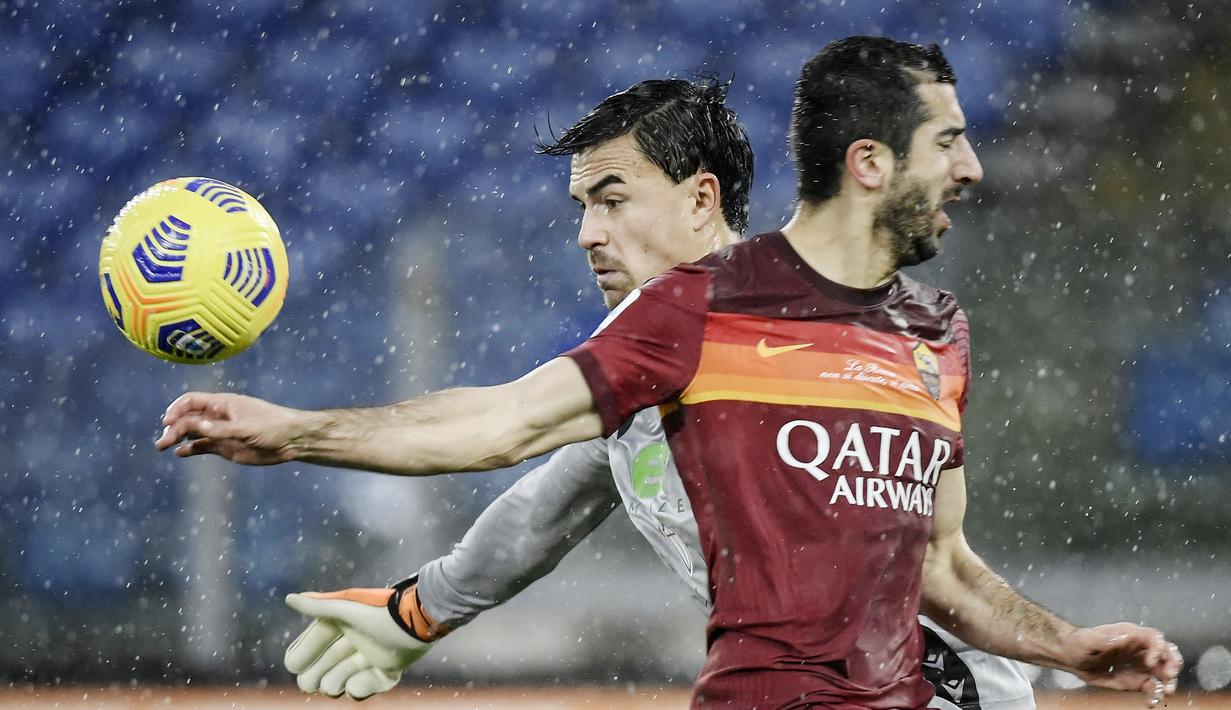 Sejauh ini, Audero telah tampil dalam 209 pertandingan bersama Juventus, Venezia, dan Sampdoria di level senior. Dari 209 laga tersebut, Emil Audero menorehkan 52 clean sheet dan kebobolan 302 gol. (AFP/Filippo Monteforte)
