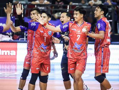 Tim putra Permuda Tirta Bhagasasi Bekasi secara mengejutkan berhasil mengalahkan TNI AU Electric dengan skor telak 3-0 (25-17, 25-19, 25-22) dalam lanjutan Final Four Livoli Divisi Utama 2025 yang berlangsung di GOR Ki Mageti, Magetan, Selasa (14/10/2025). (Dok. PBVSI)