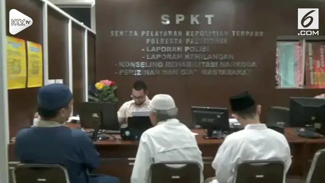 Pencuri nekat membobol sebuah masjid dan mengambil tiga kotak amal dalam semalam. Akibat kejadian ini uang jutaan rupiah raib.