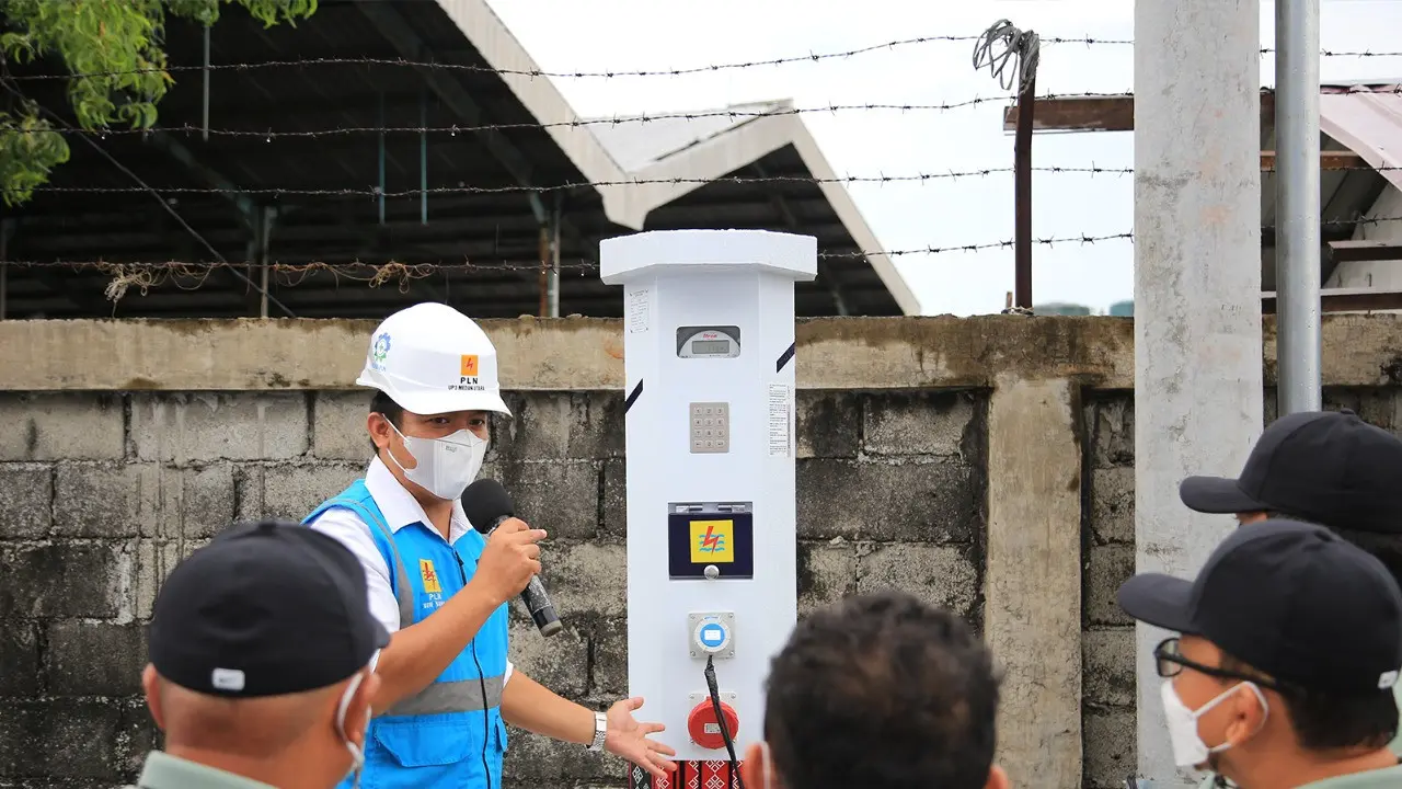 PT PLN (Persero) menghadirkan tiga unit Anjungan Listrik Mandiri (ALMA) demi mendukung pertumbuhan sektor pariwisata dan maritim di Sumatera Utara. Foto: PLN