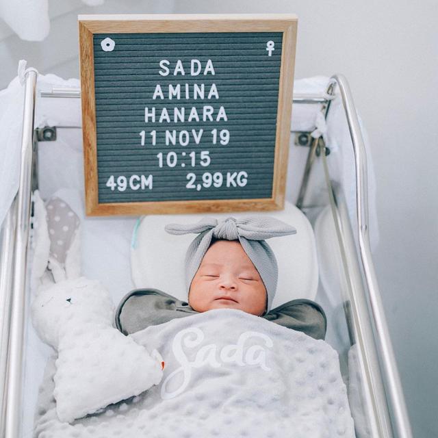 Sudah Berusia 5 Bulan, Ini 6 Potret Terbaru Anak Fitri Tropica