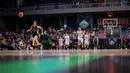 Suasana pertandingan Tim Celloz melawan Tim Augie pada laga IBL All Star 2024 di Britama Arena, Kelapa Gading, Jakarta, Sabtu (27/04/2024). (Bola.com/Bagaskara lazuardi)